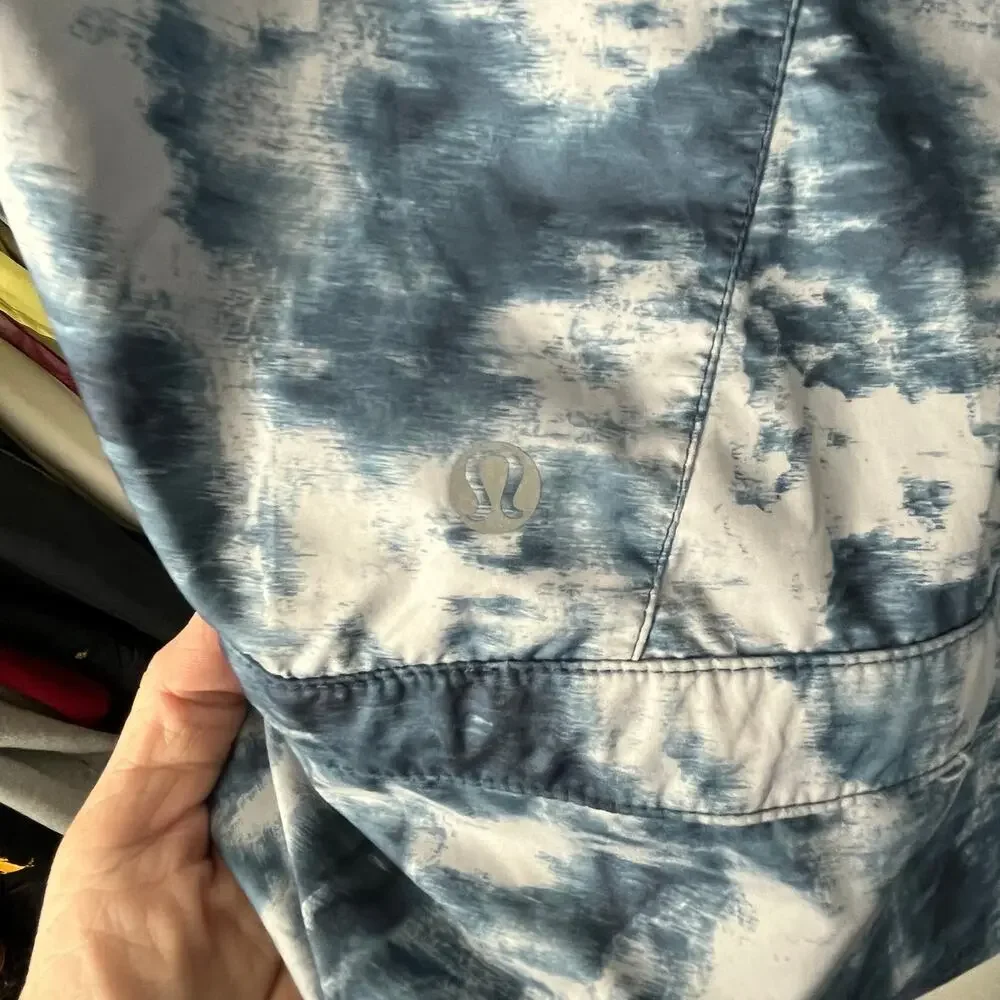 Lululemon Pack It Up Jacket Blue Tie Dye‎ Hooded Windbreaker Size 10